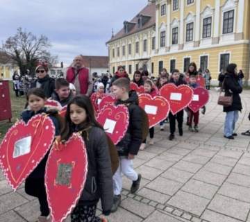 Srca puna radosti u šarenoj maškaranoj povorci