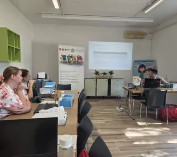 Grupno mentoriranje i predavanje o edukacijskom robotu mBot